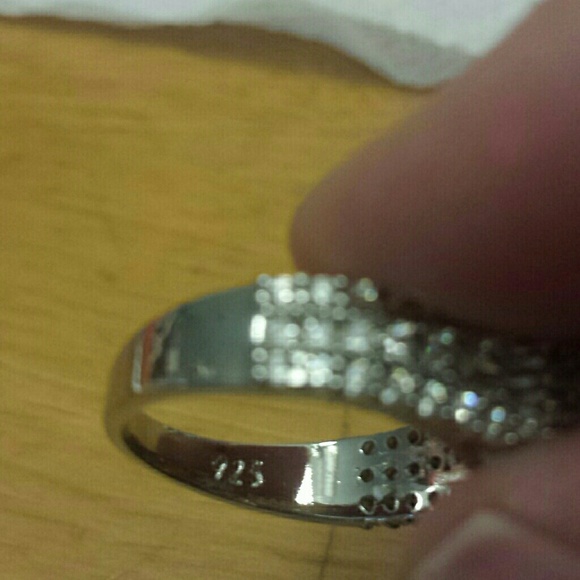 🌸 Closeout! white sapphire ring - Picture 9 of 11